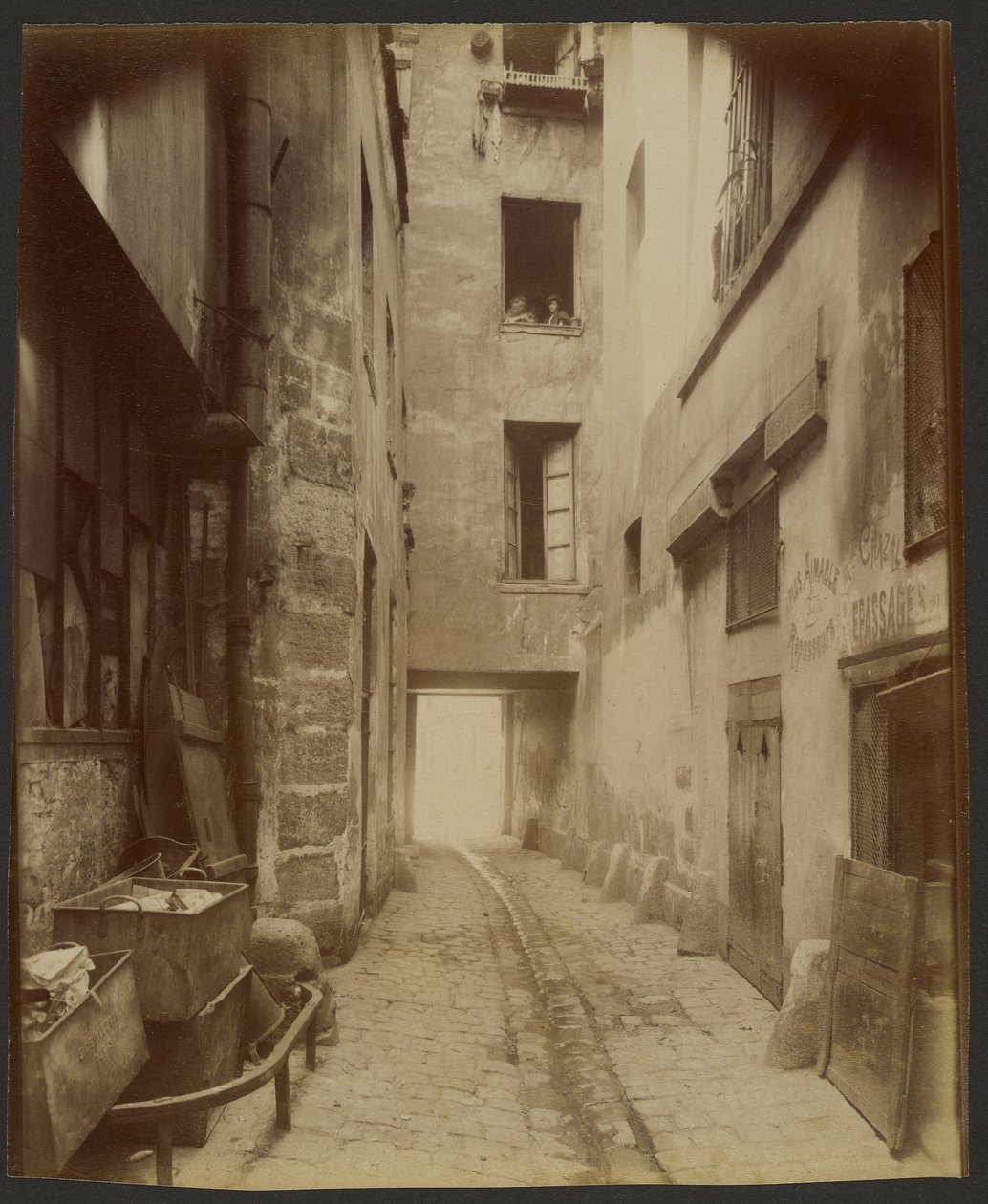 Stary dziedziniec, Rue Quincampoix 22 (4.) autorstwa Eugène Atget