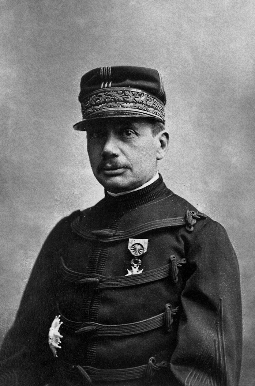 Generał Gaston Borgnis Desbordes (1859-1901), francuski wojskowy, student politechniki, po karierze wojskowej w marynarce wojennej, otrzymał dowództwo jako szef wojsk w Indochinach, sfotografowany przez Eugene Pirou około 1880-1 roku. autorstwa Eugene Pirou