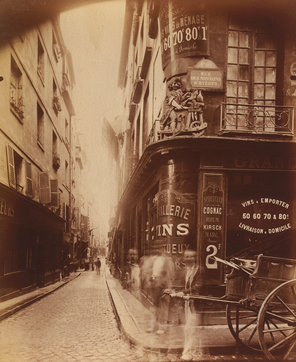 Rue des Nonnains dHyères autorstwa Eugène Atget