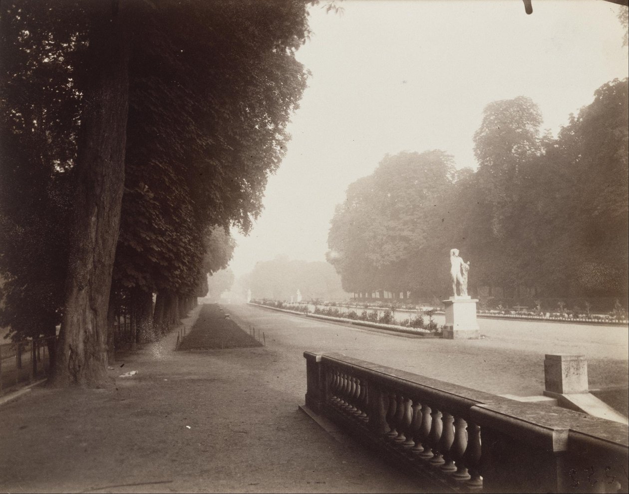 Saint-Cloud autorstwa Eugène Atget