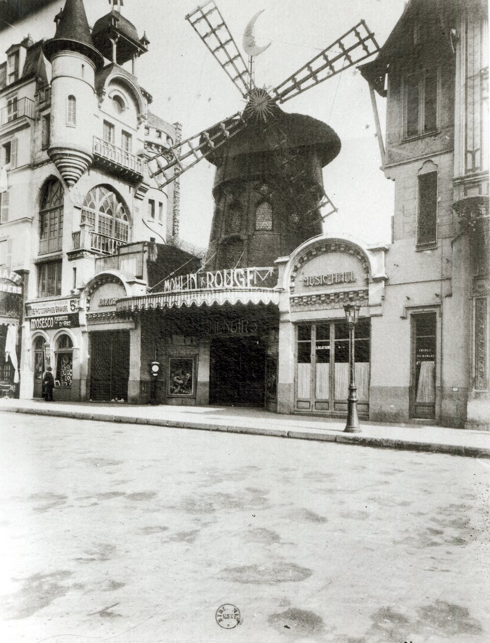 Moulin Rouge w Paryżu, 1921 autorstwa Eugène Atget