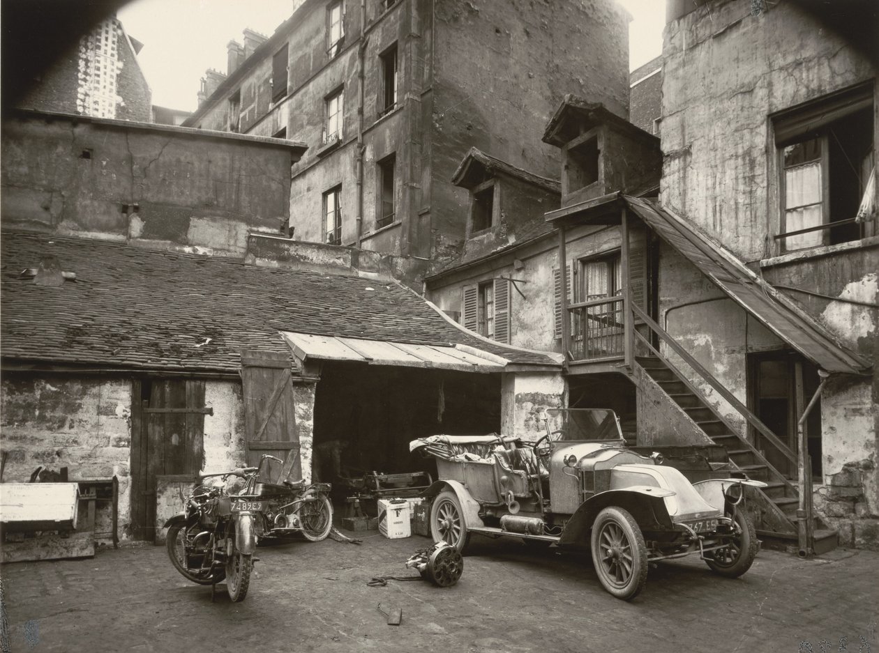 Dziedziniec, rue de Valence autorstwa Eugène Atget