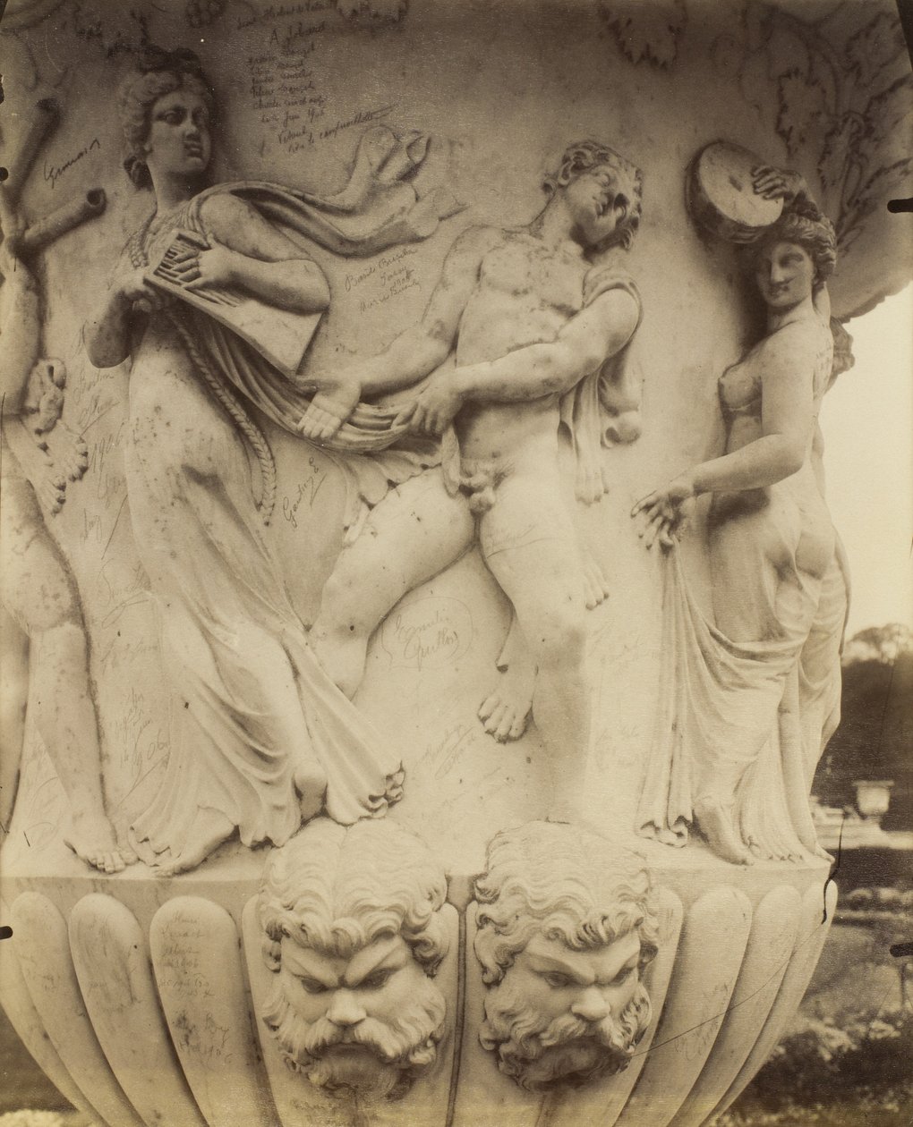 Fragment wazy w Wersalu, 1906 autorstwa Eugène Atget