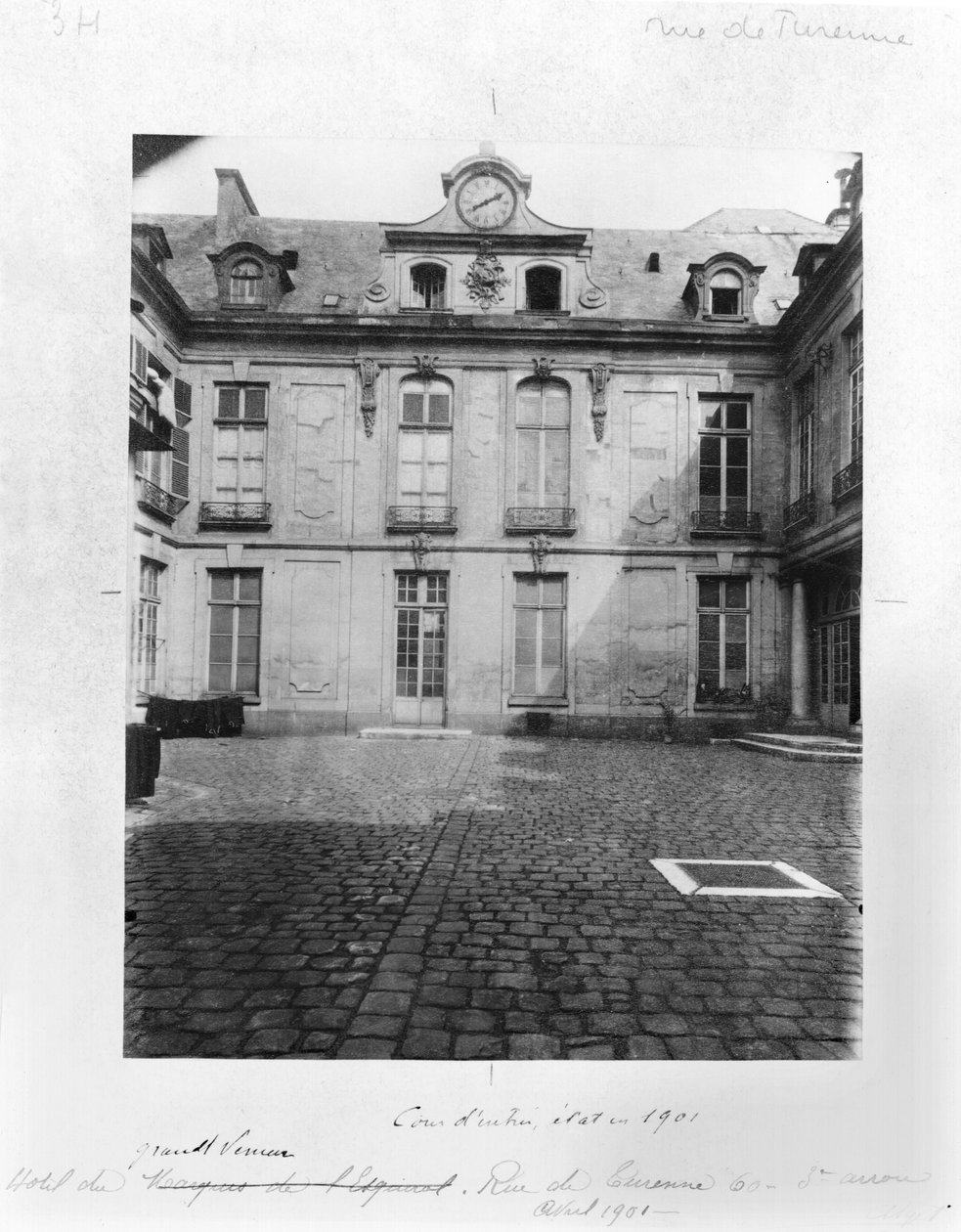 Hotel du Grand Veneur w Paryżu, 60 rue de Turenne, 1901 r. autorstwa Eugène Atget