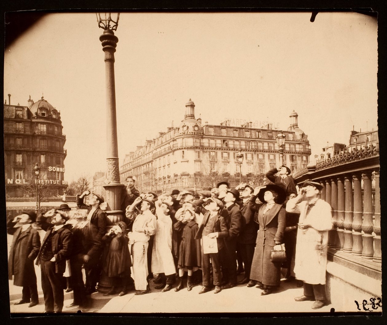 Zaćmienie, kwiecień 1912 autorstwa Eugène Atget