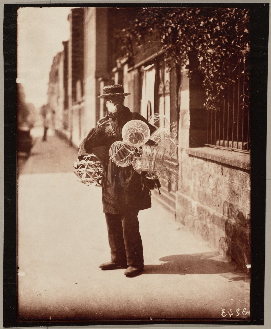 Sprzedawca koszy drucianych autorstwa Eugène Atget