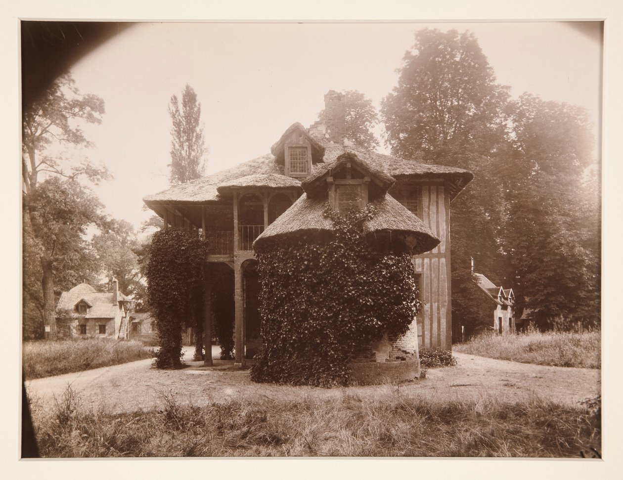 Petit Trianon, Wersal autorstwa Eugène Atget