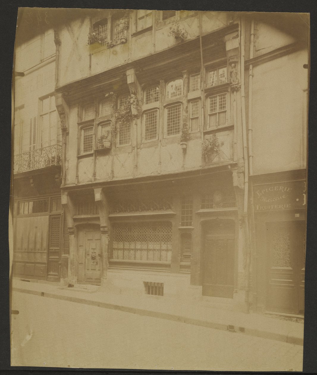 Rouen, Maison Rue Saint-Romain, 74 autorstwa Eugène Atget
