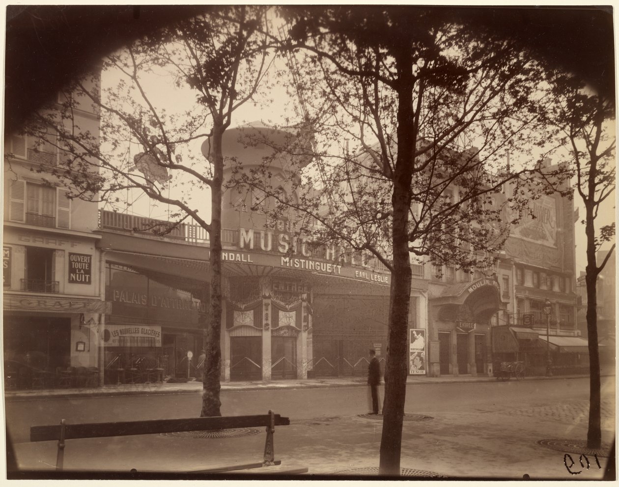 Moulin Rouge autorstwa Eugène Atget