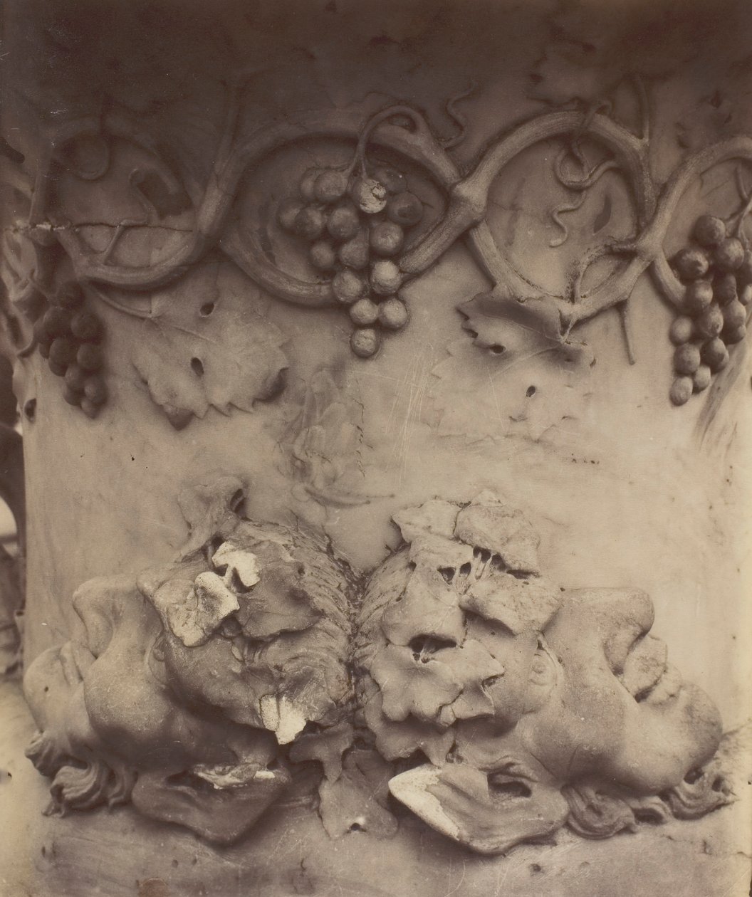 Wersal, szczegół wazonu, 1906. autorstwa Eugène Atget