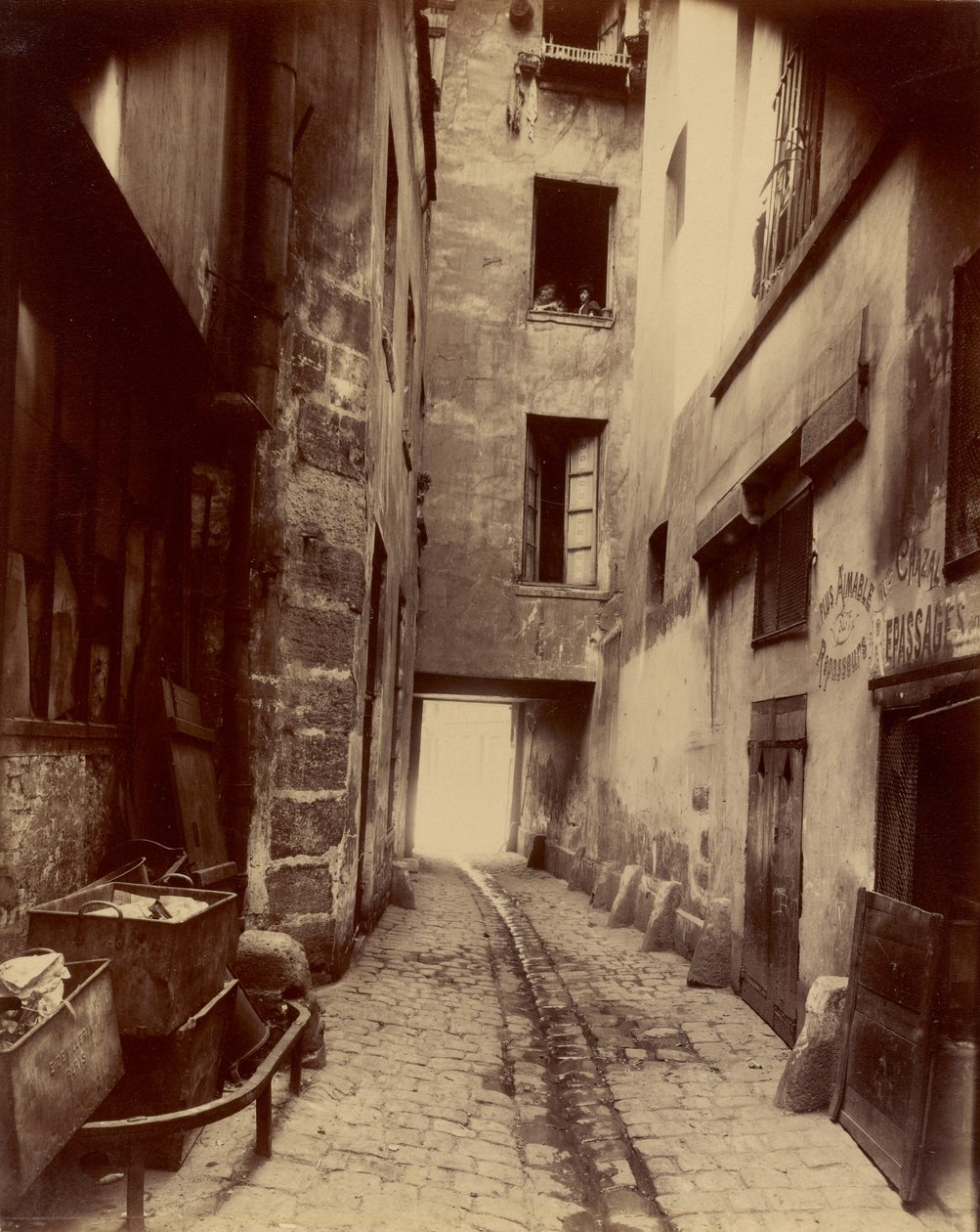 Vieille Cour, 22 rue Quincampoix autorstwa Eugène Atget
