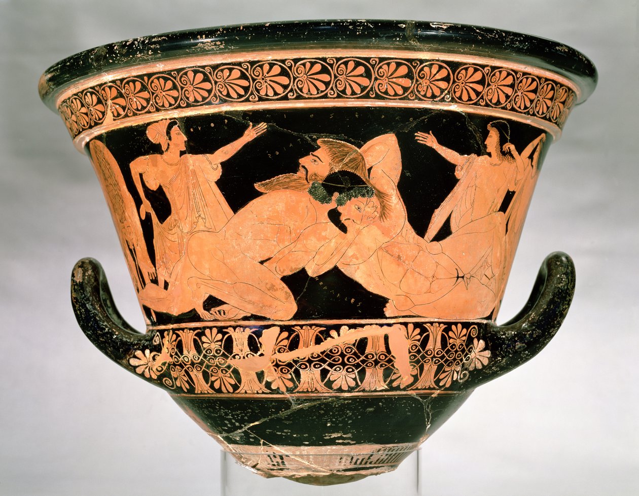 Czerwonofigurowy kielich-krater ze strychu przedstawiający Heraklesa walczącego z Antaeus, z Cervetri, Włochy, ok. 510 p.n.e. (ceramika) (patrz także 92570) autorstwa Euphronios