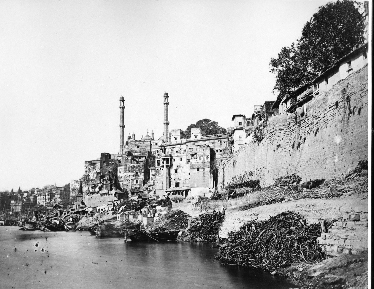 Ghat Pachganga i meczet Aurangzeb, Benares, ok. 1860-70 autorstwa European Photographer