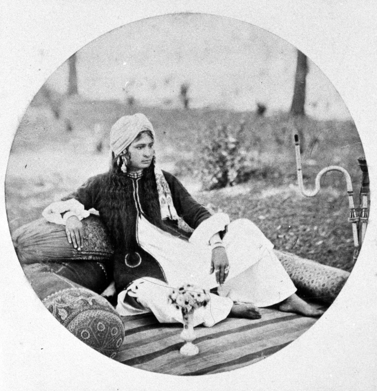 Portret Nautch Girl, ok. 1860 autorstwa European Photographer
