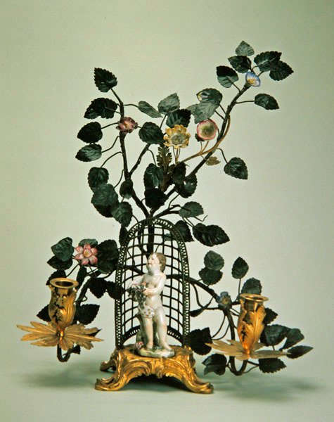 Amorek w ogrodzie (porcelana i metaloplastyka) autorstwa European School