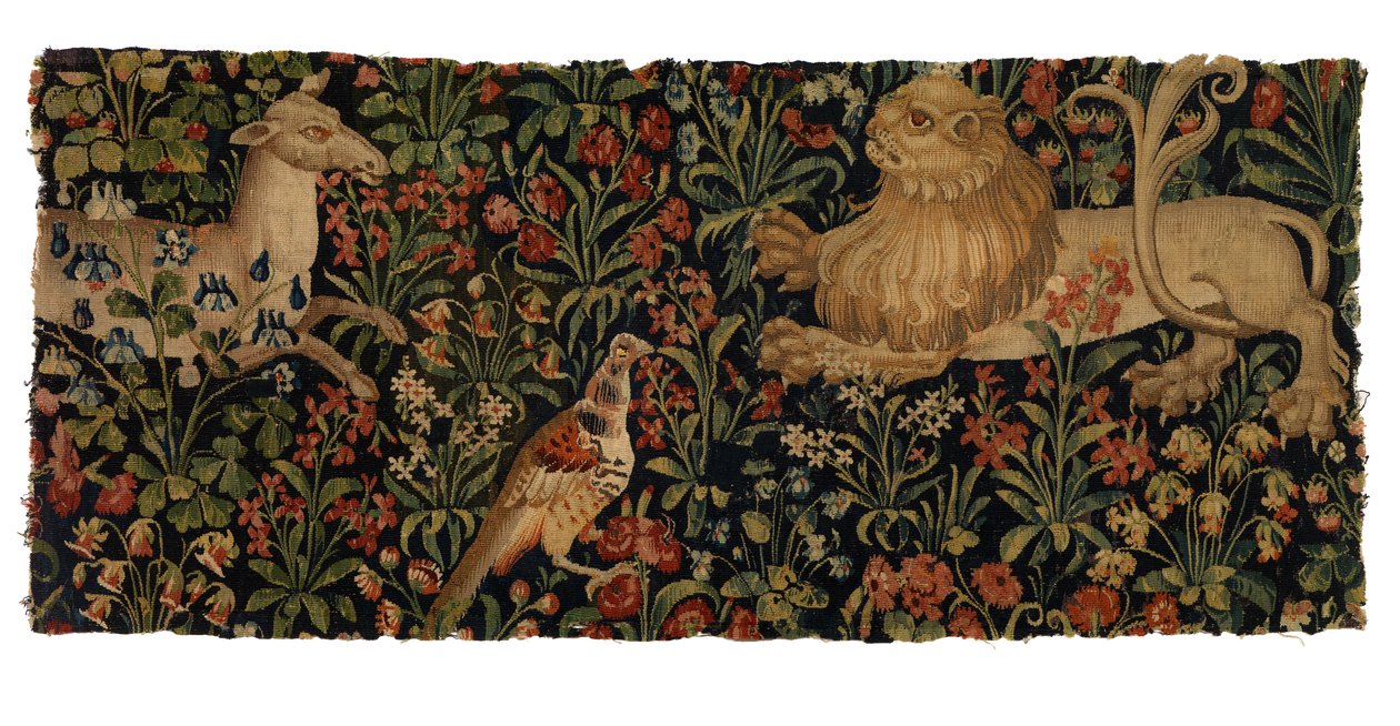 Fragment gobelinu Mille Fleurs przedstawiający łanię, lwa i bażanta (wełna) autorstwa European School