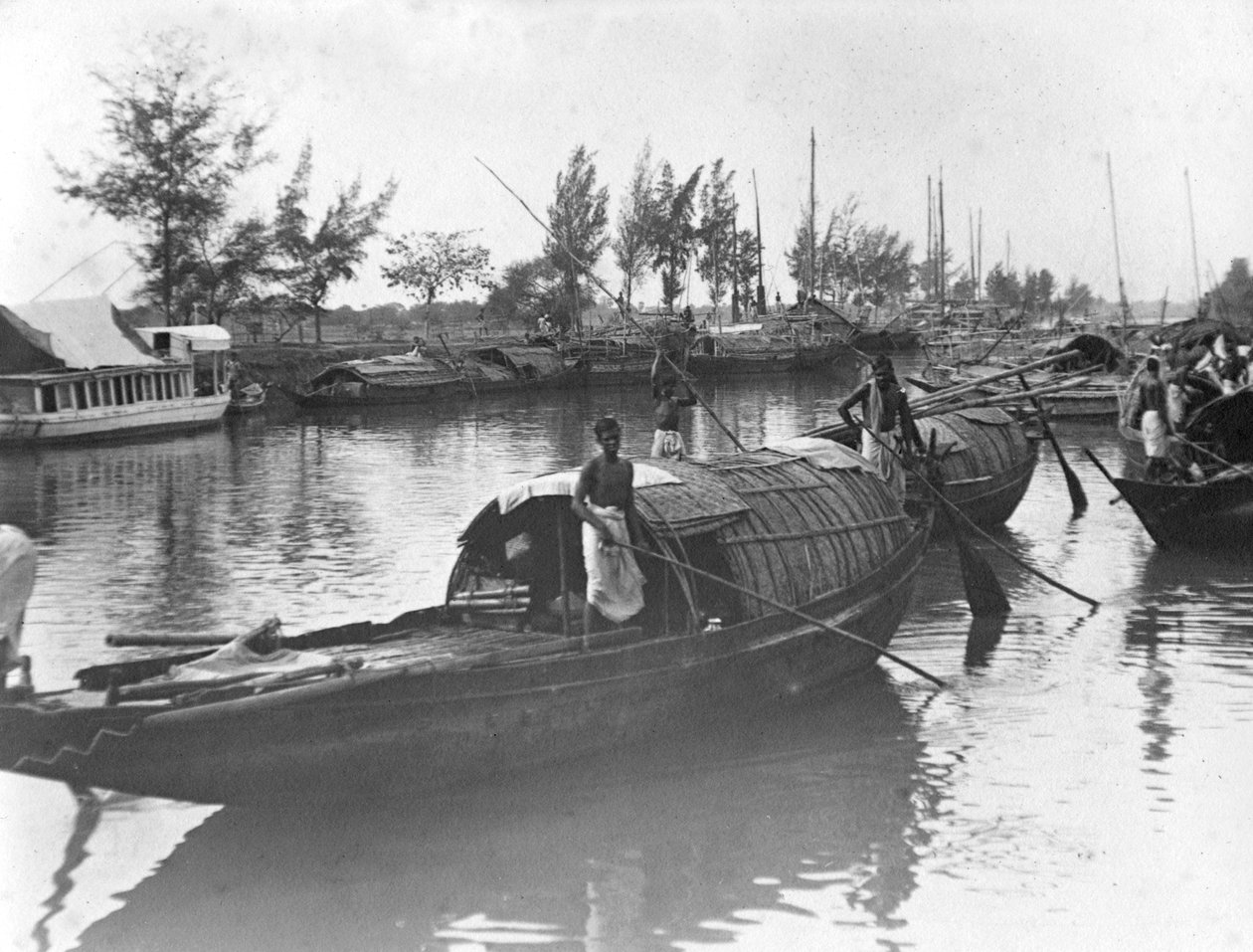 Łodzie, Alipore, Indie, 1905-1906 autorstwa F. L. Peters