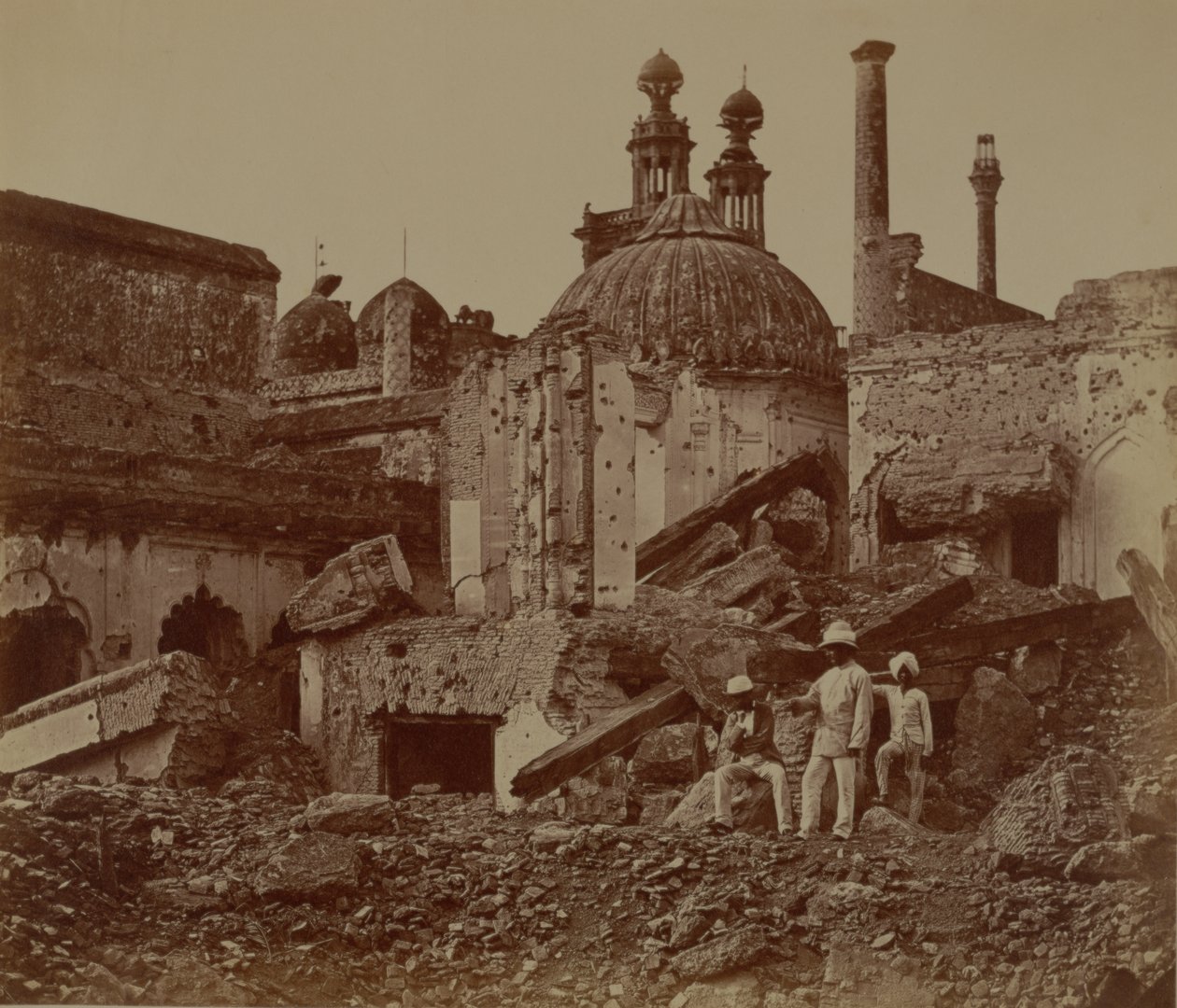 Fort Lucknow po buncie indyjskim, 1857 autorstwa Felice Beato