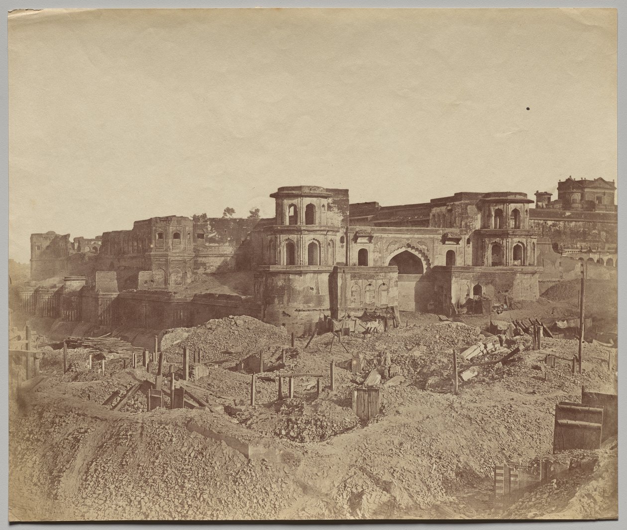 Mucha Bawn, czyli Stara Cytadela Lucknow autorstwa Felice A. Beato
