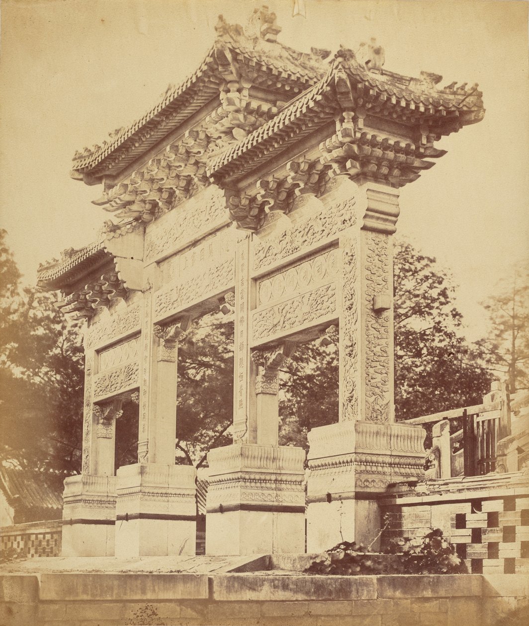 Łuk w świątyni Lamy w pobliżu Pekinu, październik 1860 autorstwa Felice Beato
