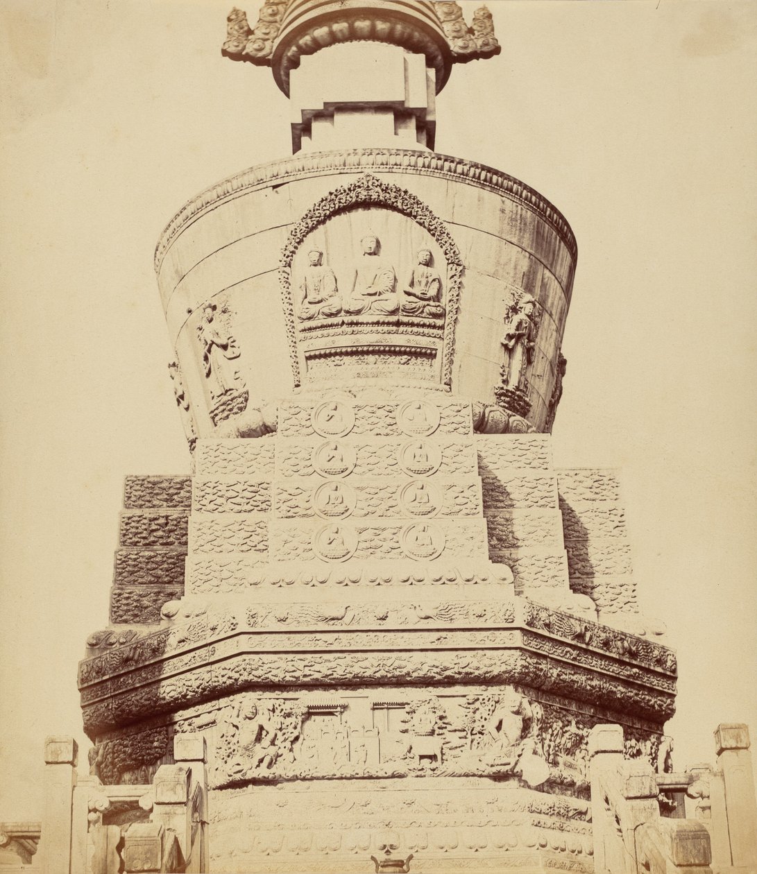 Widok architektoniczny świątyni Lamy w pobliżu Pekinu, październik 1860 r autorstwa Felice Beato