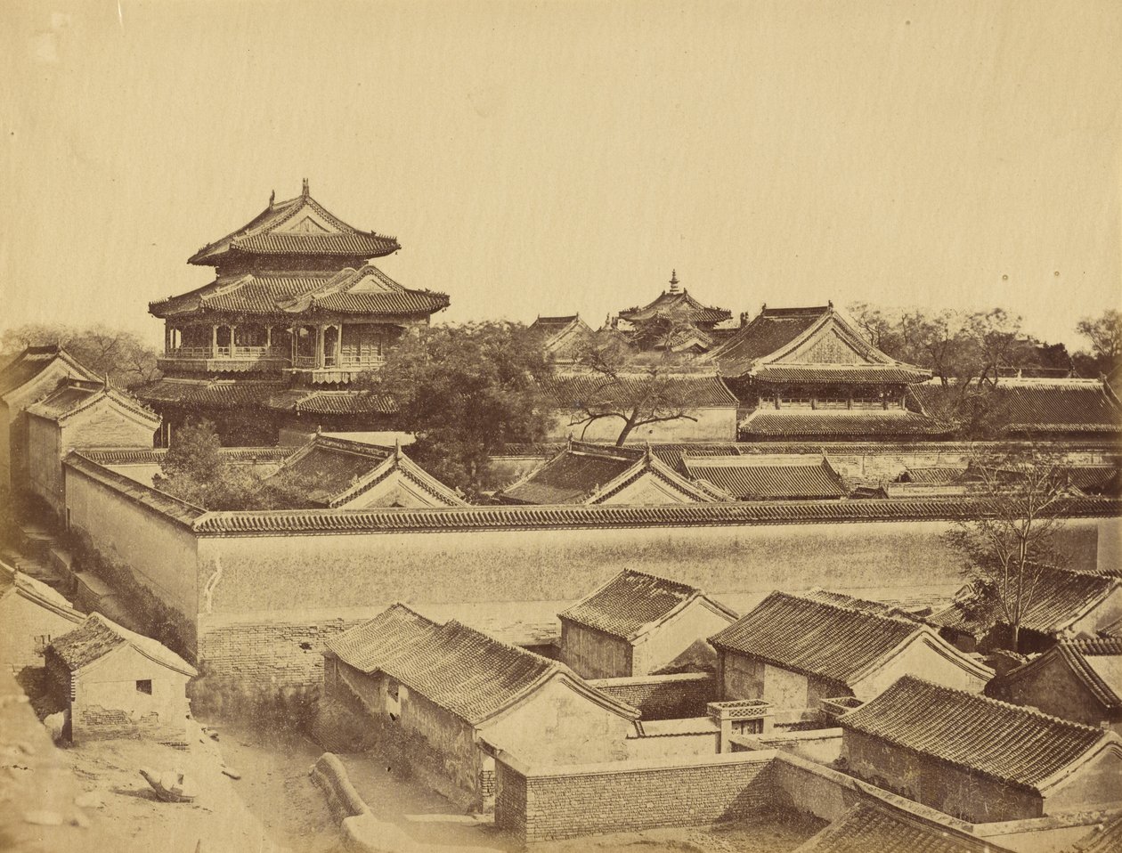 Pierwszy widok Pekinu, wykonany od Bramy Antin, październik 1860 autorstwa Felice Beato
