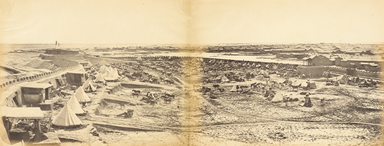 Wnętrze fortu Pehtang przedstawiające konia Probyna, 1 sierpnia 1860 r autorstwa Felice Beato