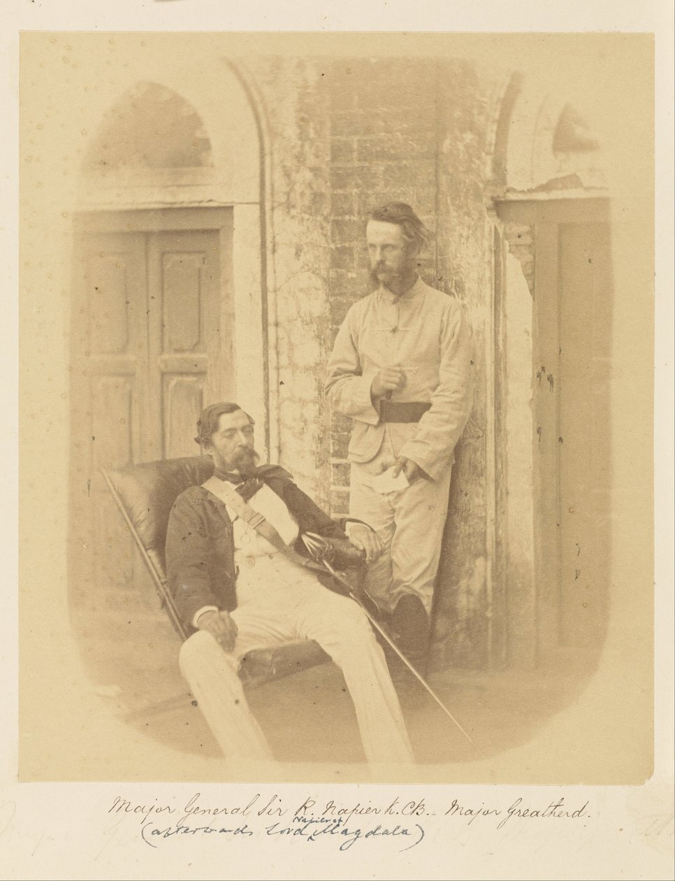 Generał dywizji Sir R. Napier, K.C.B. i Major Greatherd autorstwa Felice Beato