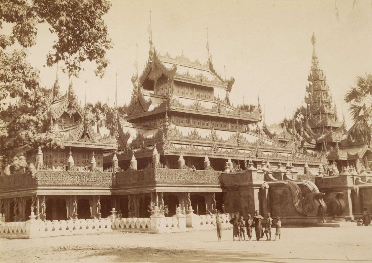 Złota Szkoła Królowej Soopyalat przy A. Road, Mandalay autorstwa Felice Beato