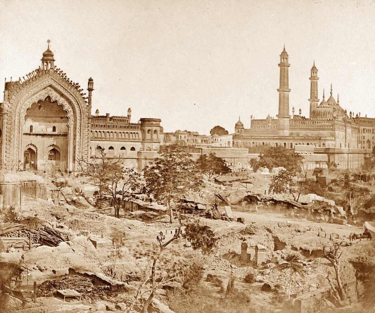 Room-i-darwazar lub Brama Konstantynopolitańska, Lucknow autorstwa Felice Beato