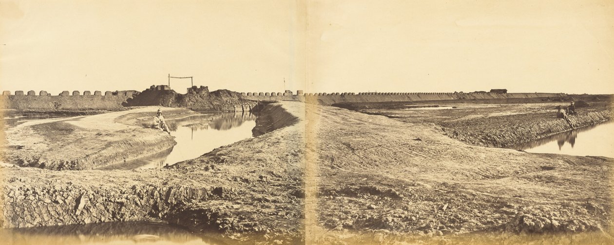 Fort Tangkoo po zdobyciu, pokazujący wejście francuskie i angielskie, 10 sierpnia 1860, 1860. autorstwa Felice Beato