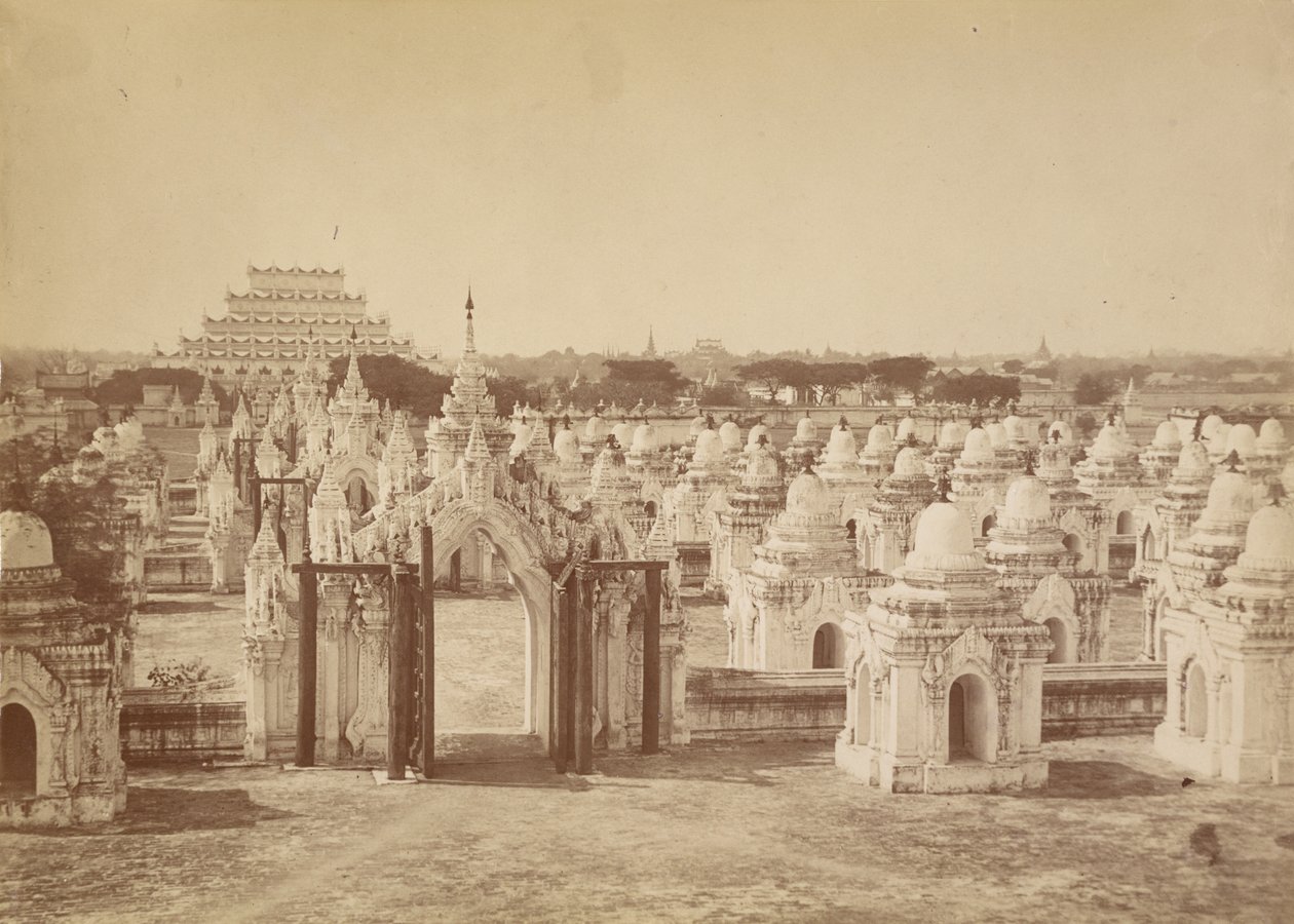 Pagoda 450 z Pagody Centralnej - Mandalay autorstwa Felice Beato