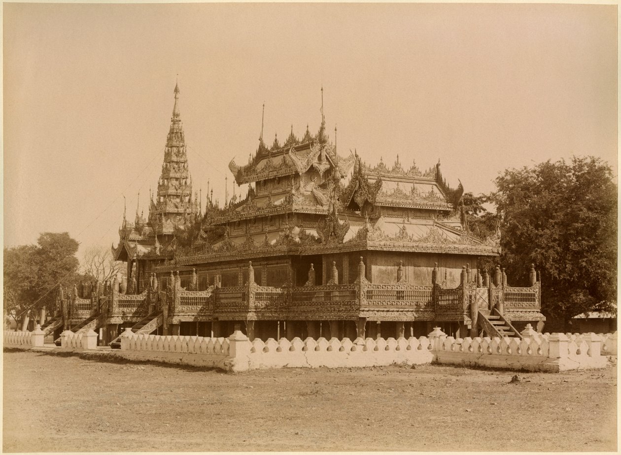 The Nan-U Human-Se, Shwe-Kyaung w pałacu Mandalay, Birma, koniec XIX w. (druk albumowy) autorstwa Felice Beato