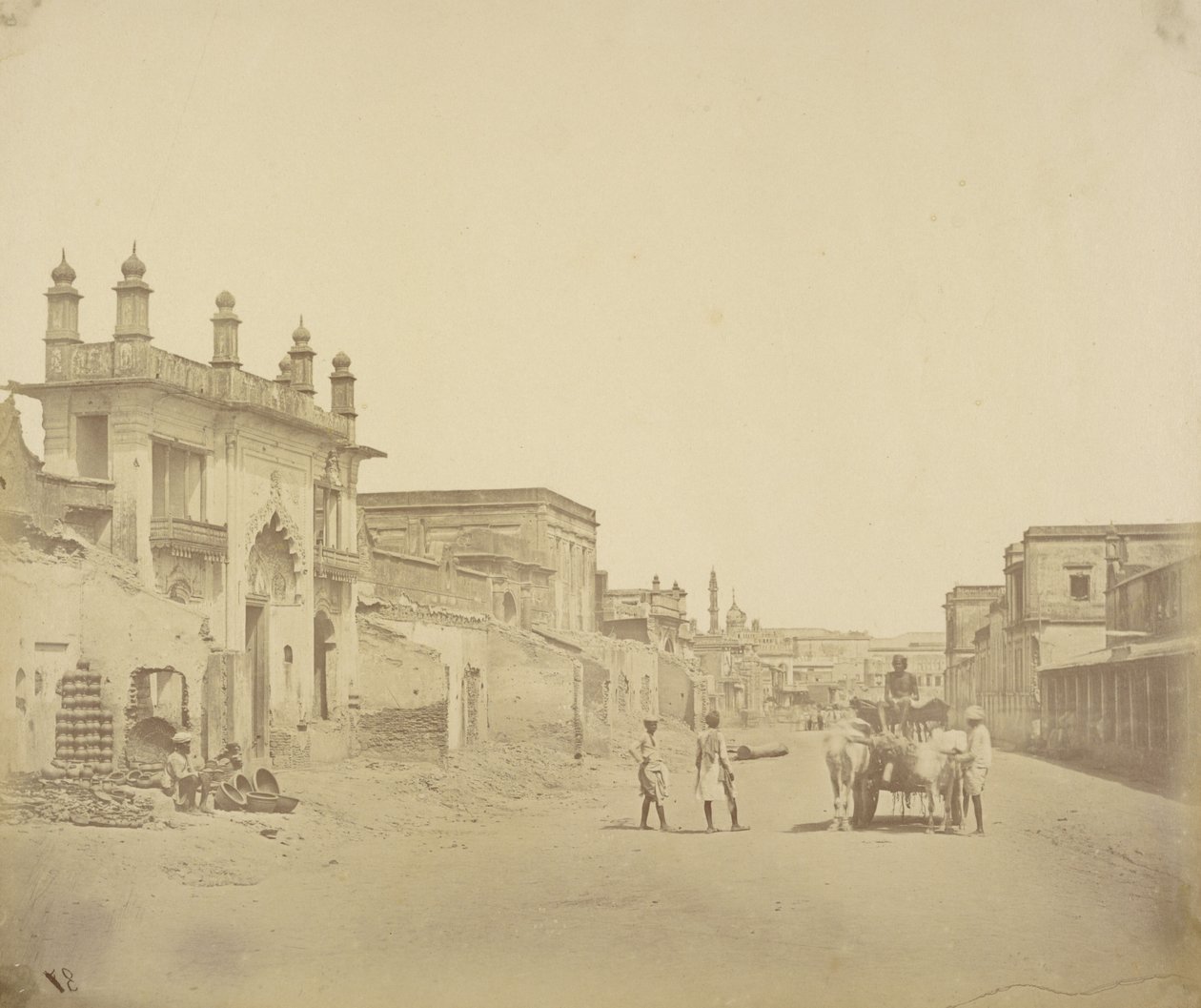 [Droga, którą generał Henry Havelock wszedł do rezydencji w Lucknow]. autorstwa Felice Beato