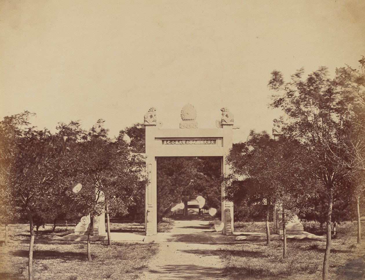Grób w pobliżu Palichian, scena rozpoczęcia ataku z 21 września 1860 r. autorstwa Felice Beato