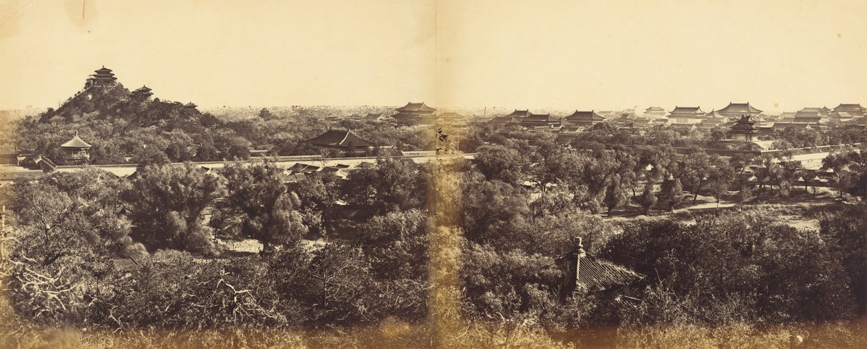 Widok na cesarski pałac zimowy, Pekin, ukazujący sztuczne wzgórze, 29 października 1860 r autorstwa Felice Beato
