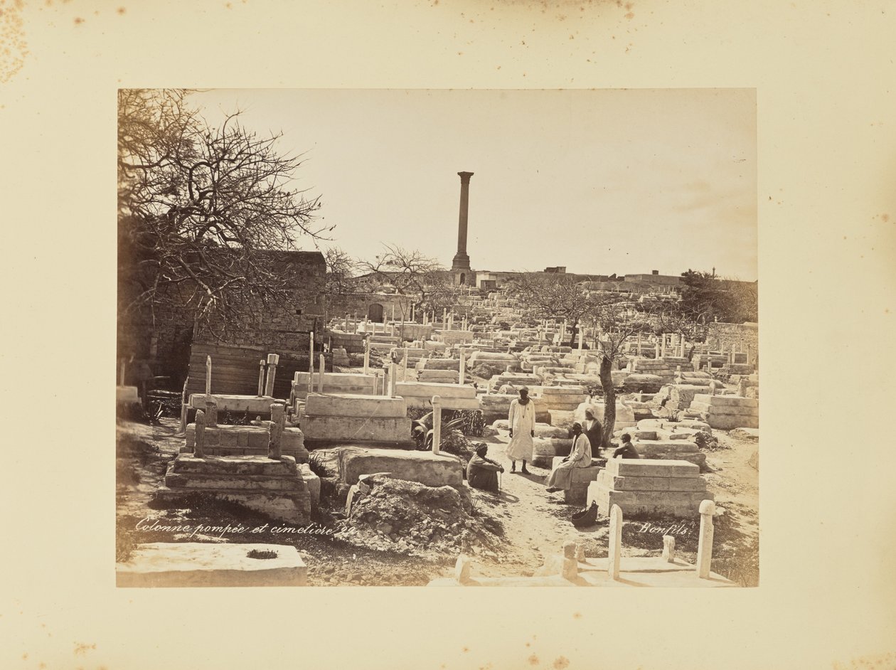 Kolumna Pompejusza i cmentarz autorstwa Félix Bonfils