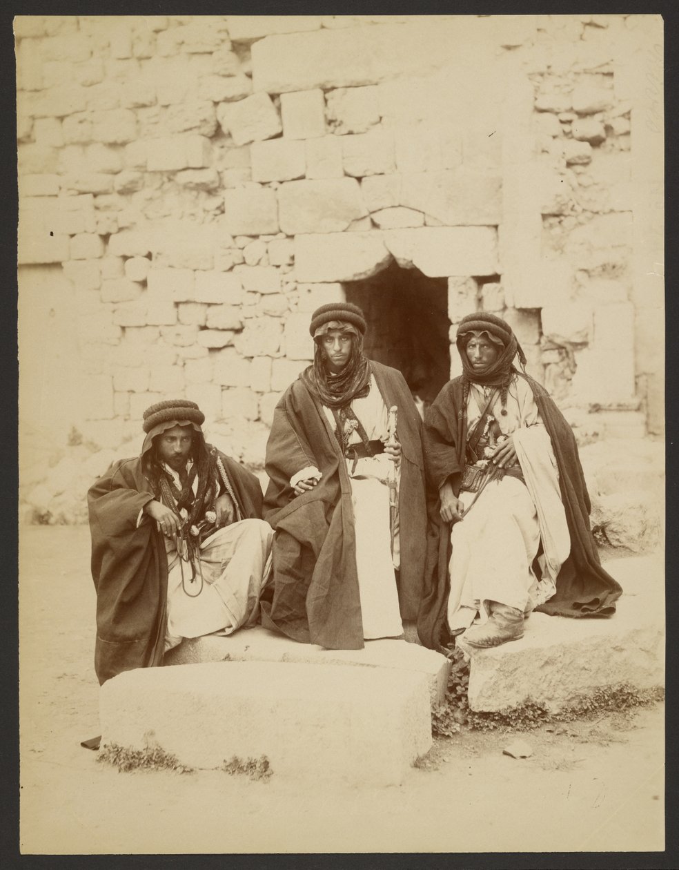 Grupa trzech beduińskich szejków autorstwa Félix Bonfils