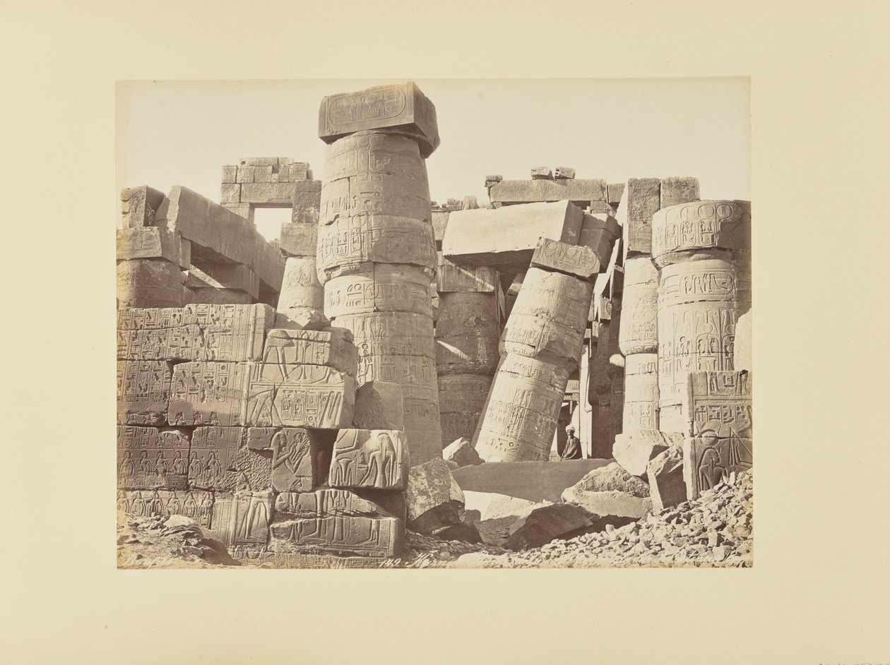 Karnak. Ruiny sali hypostylowej, widok wnętrza, Egipt autorstwa Félix Bonfils