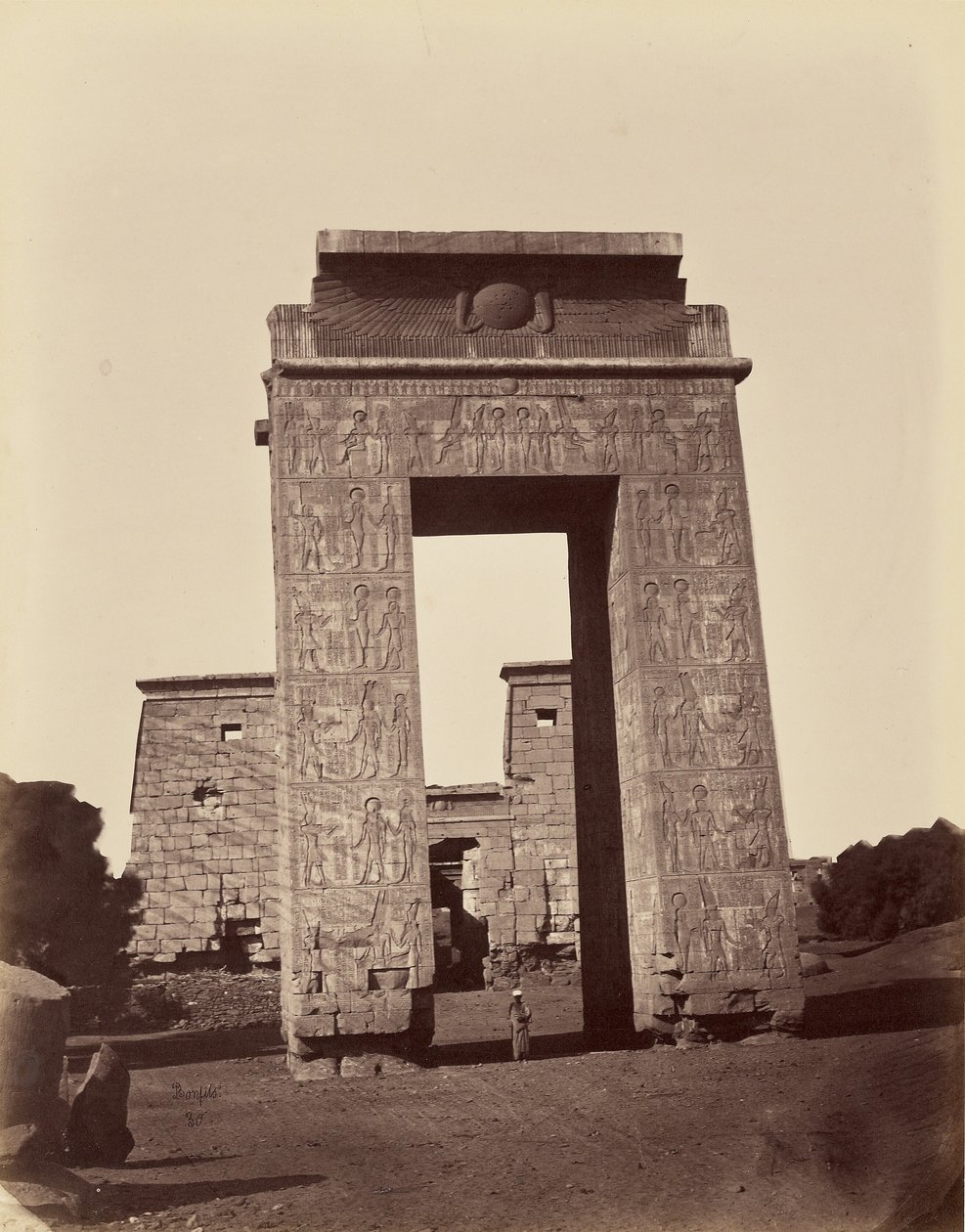 Ptolemejski pylon i brama wejściowa do małej świątyni [Karnak, Teby] autorstwa Félix Bonfils