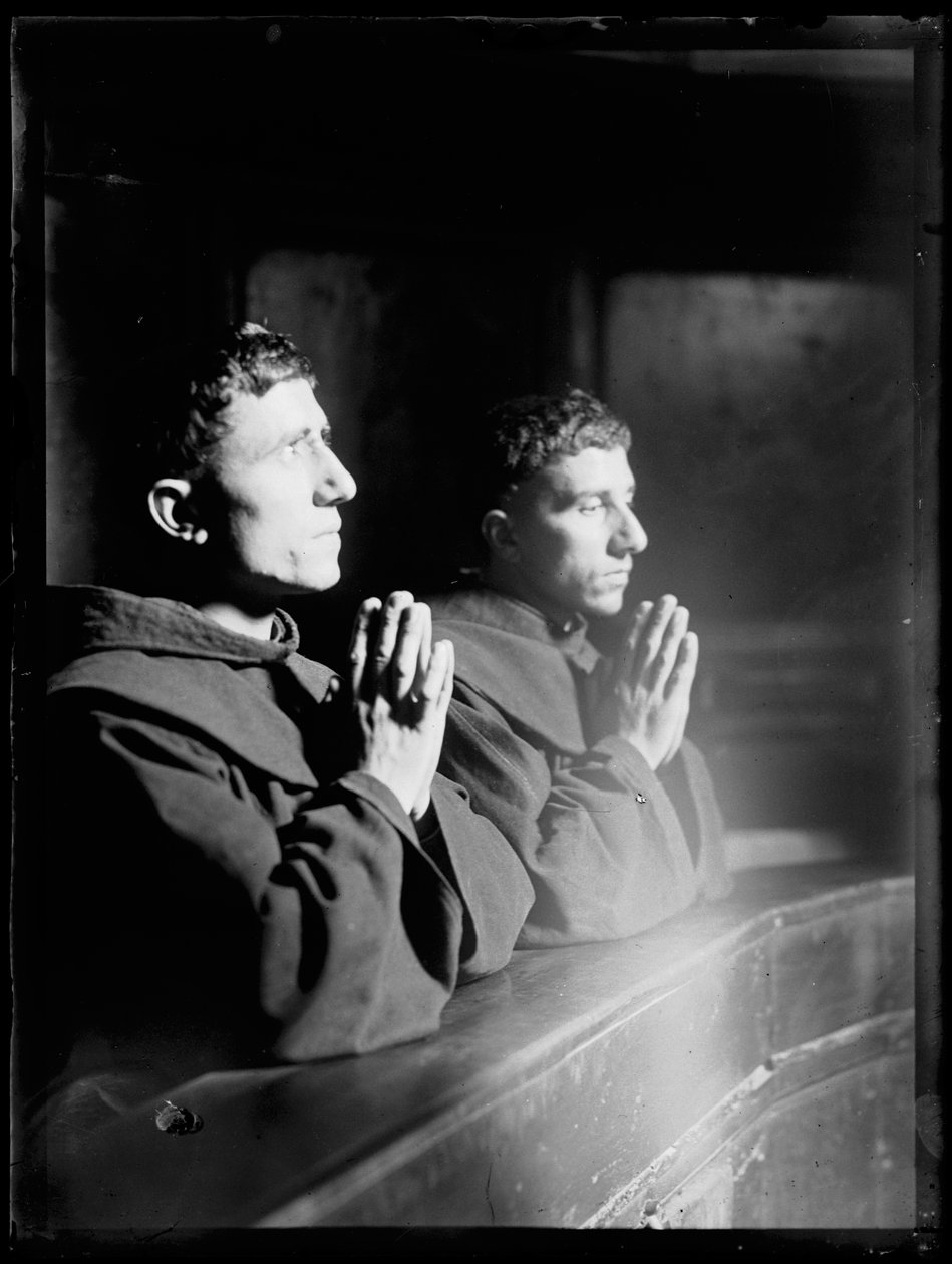 Modlitwa franciszkańska w Asyżu autorstwa Ferdinand Schmutzer