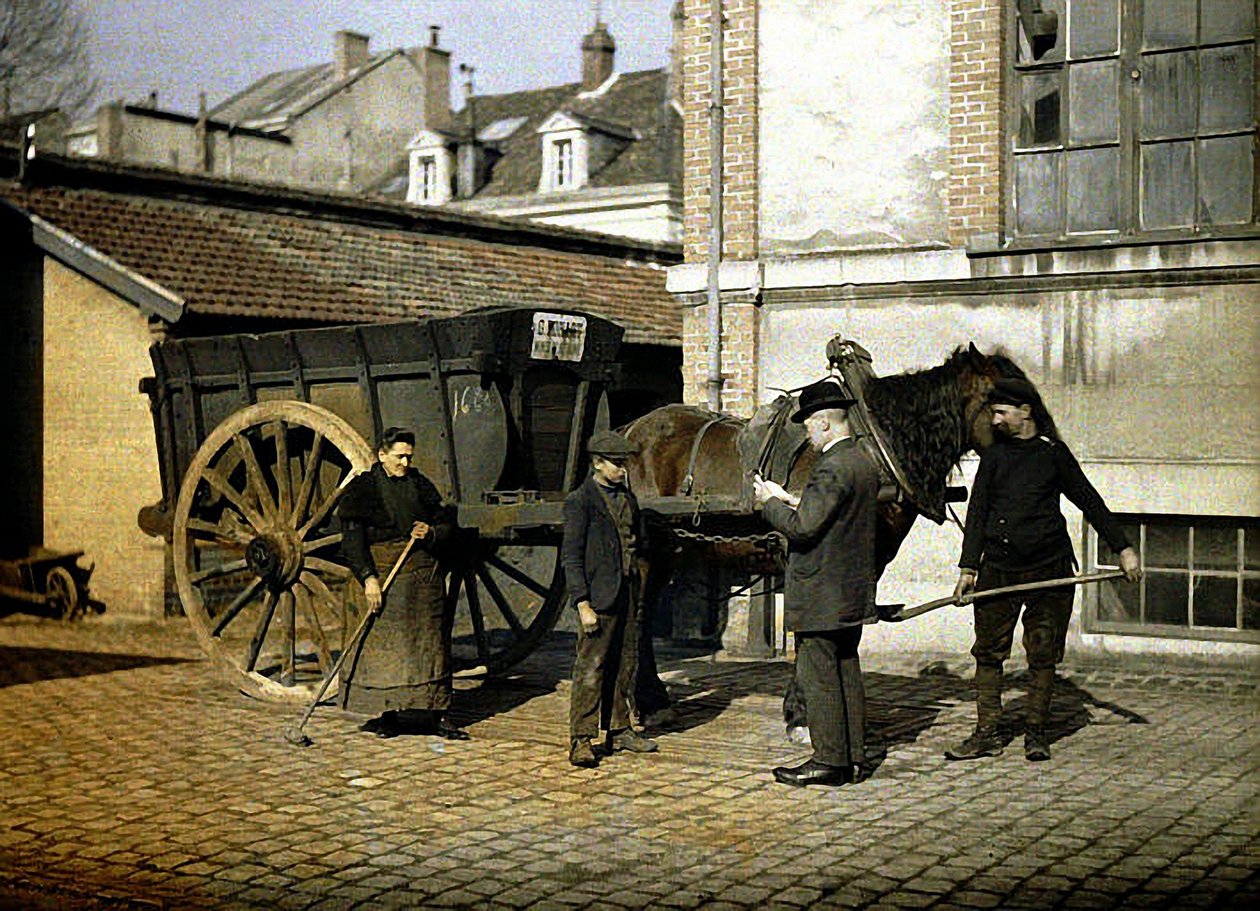 Pracownicy Maison Rohart z koniem i wozem, Reims, Marne, Francja, 1917 (autochrome) autorstwa Fernand Cuville