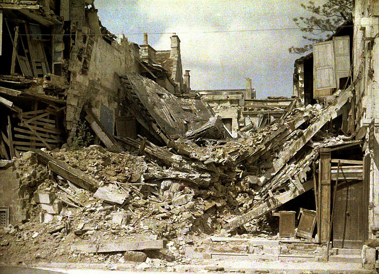 Widok ruin, Soissons, Aisne, Francja, 1917 (autochrome) autorstwa Fernand Cuville