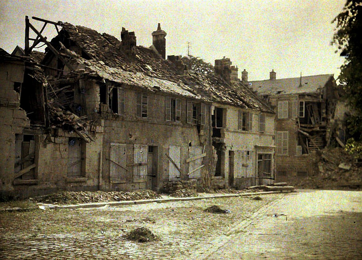 Widok ruin, Soissons, Aisne, Francja, 1917 (autochrome) autorstwa Fernand Cuville