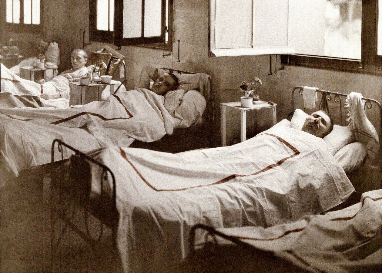 Ranni żołnierze z pola bitwy pod Laffaux w szpitalu Saint-Paul podczas I wojny światowej, Soissons, Aisne, Francja, 1917 autorstwa Fernand Cuville