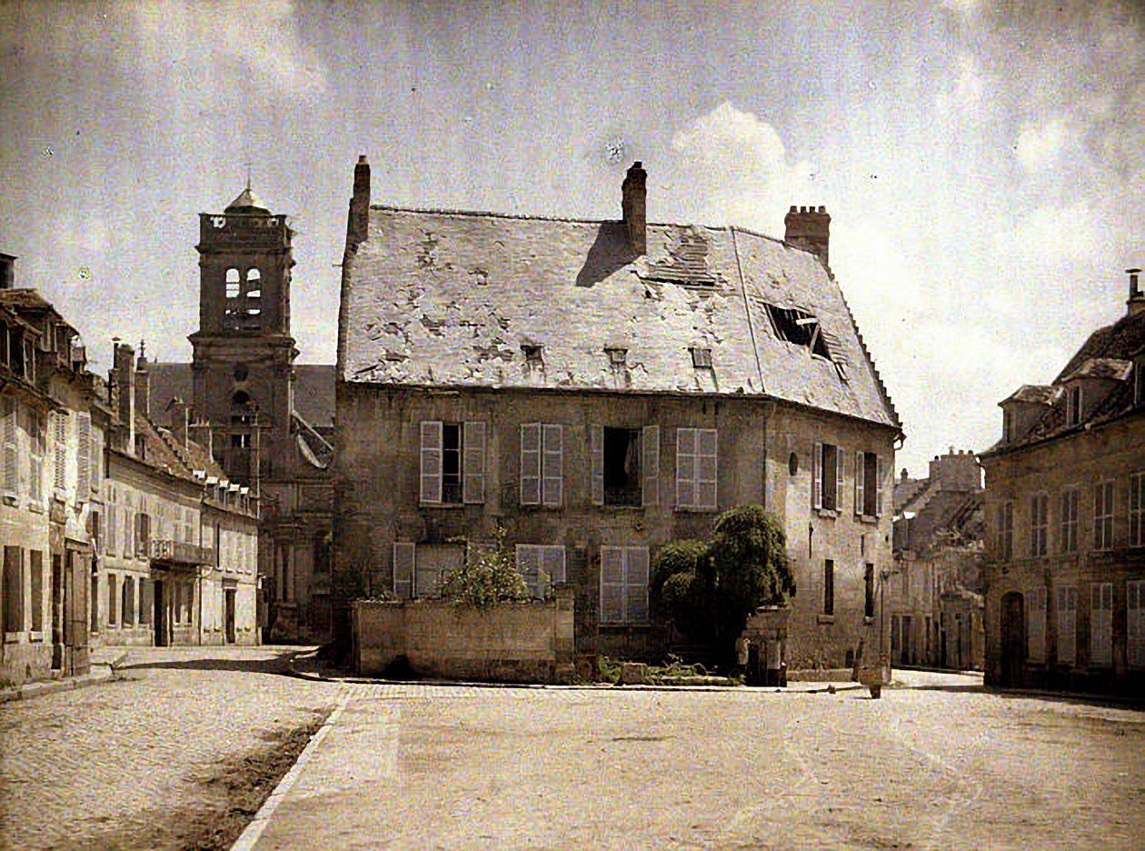 Dom z uszkodzonym dachem, Soissons, Aisne, 1917 (autochrom) autorstwa Fernand Cuville