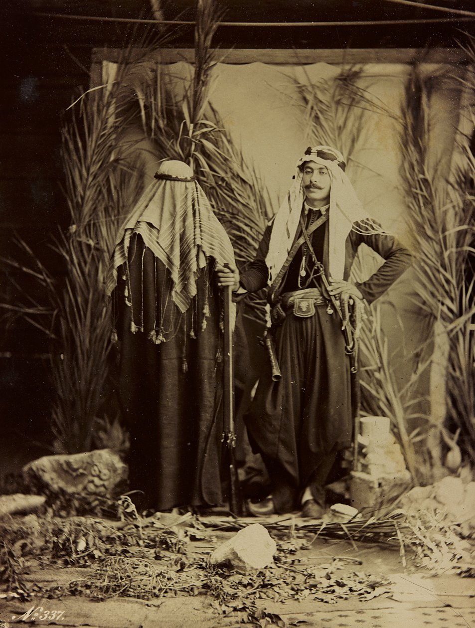 Album Damas et Baalbek: Syryjska para w tradycyjnych strojach autorstwa Félix Bonfils