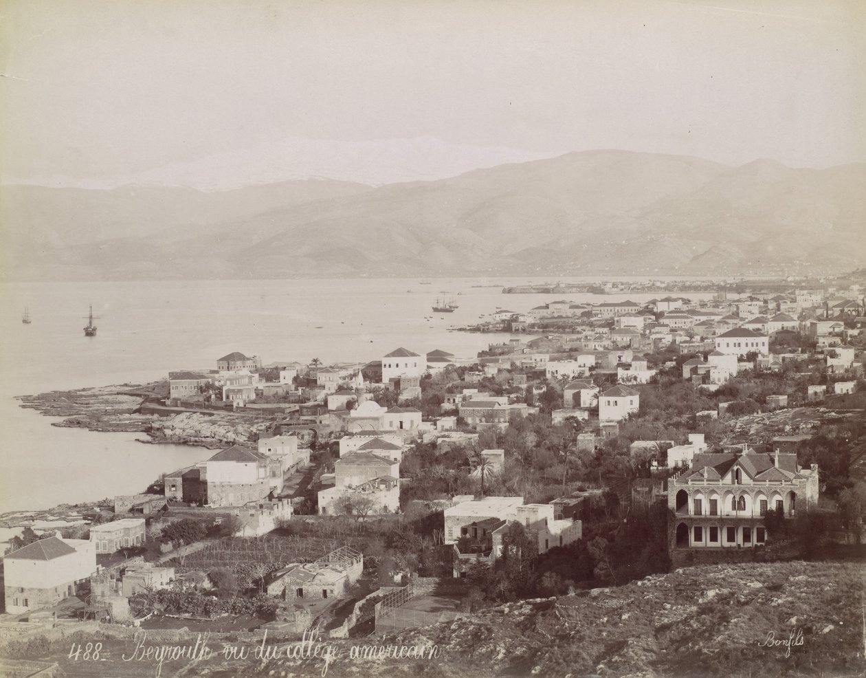 Bejrut. Widziane z American College, ca. 1870. autorstwa Félix Bonfils