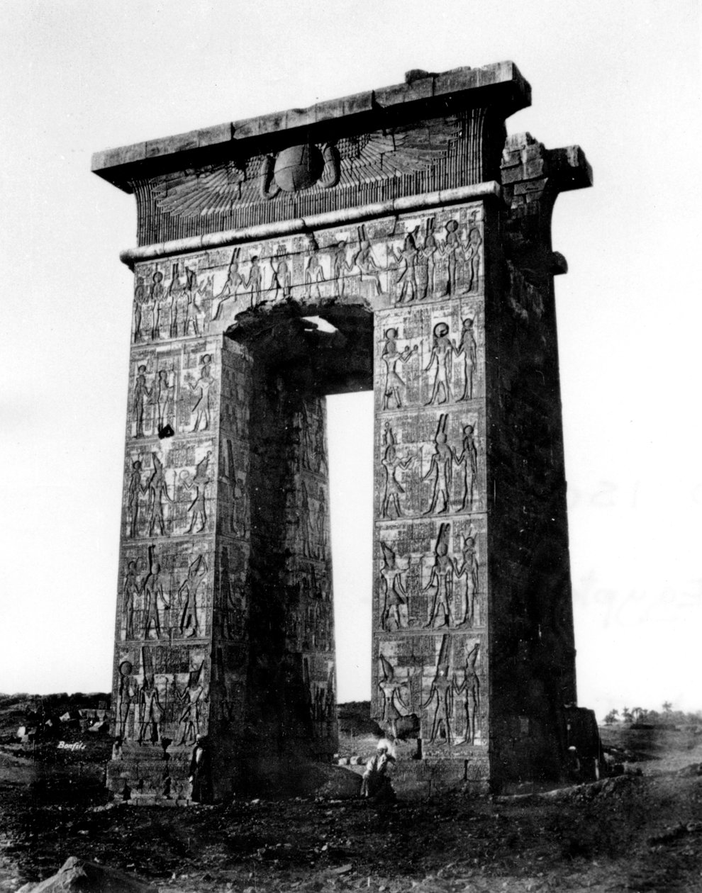 Brama na północ od Karnaku, Nubia, Egipt, 1878 autorstwa Félix Bonfils
