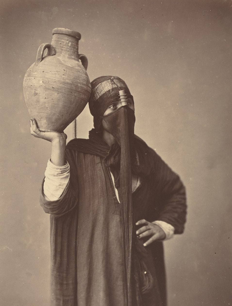 Przewoźnik wody w Kairze, ok. 1930 r. 1870. autorstwa Félix Bonfils